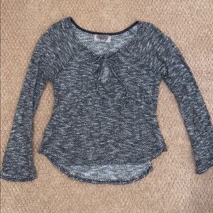 Key hole woven top